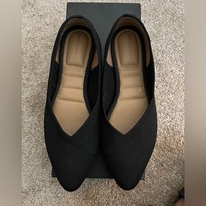 Black pointed flats